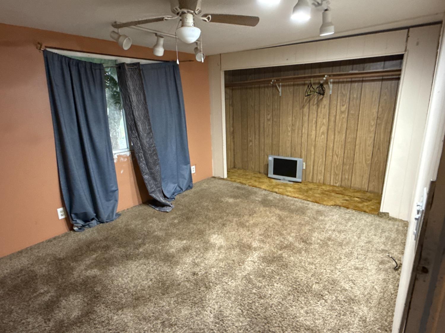 12740 E Robinson Ave, Sanger, CA 93657