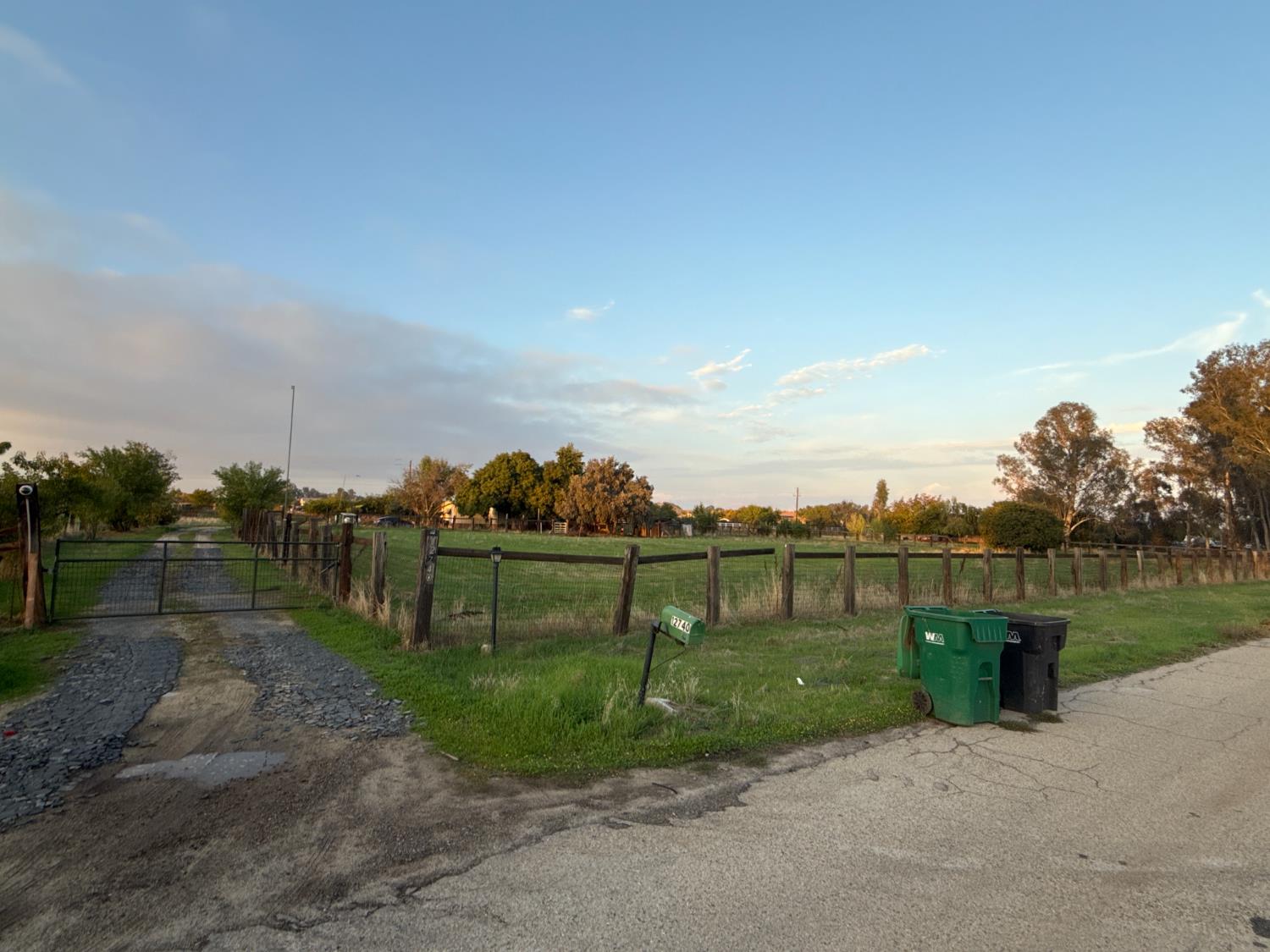 12740 E Robinson Ave, Sanger, CA 93657