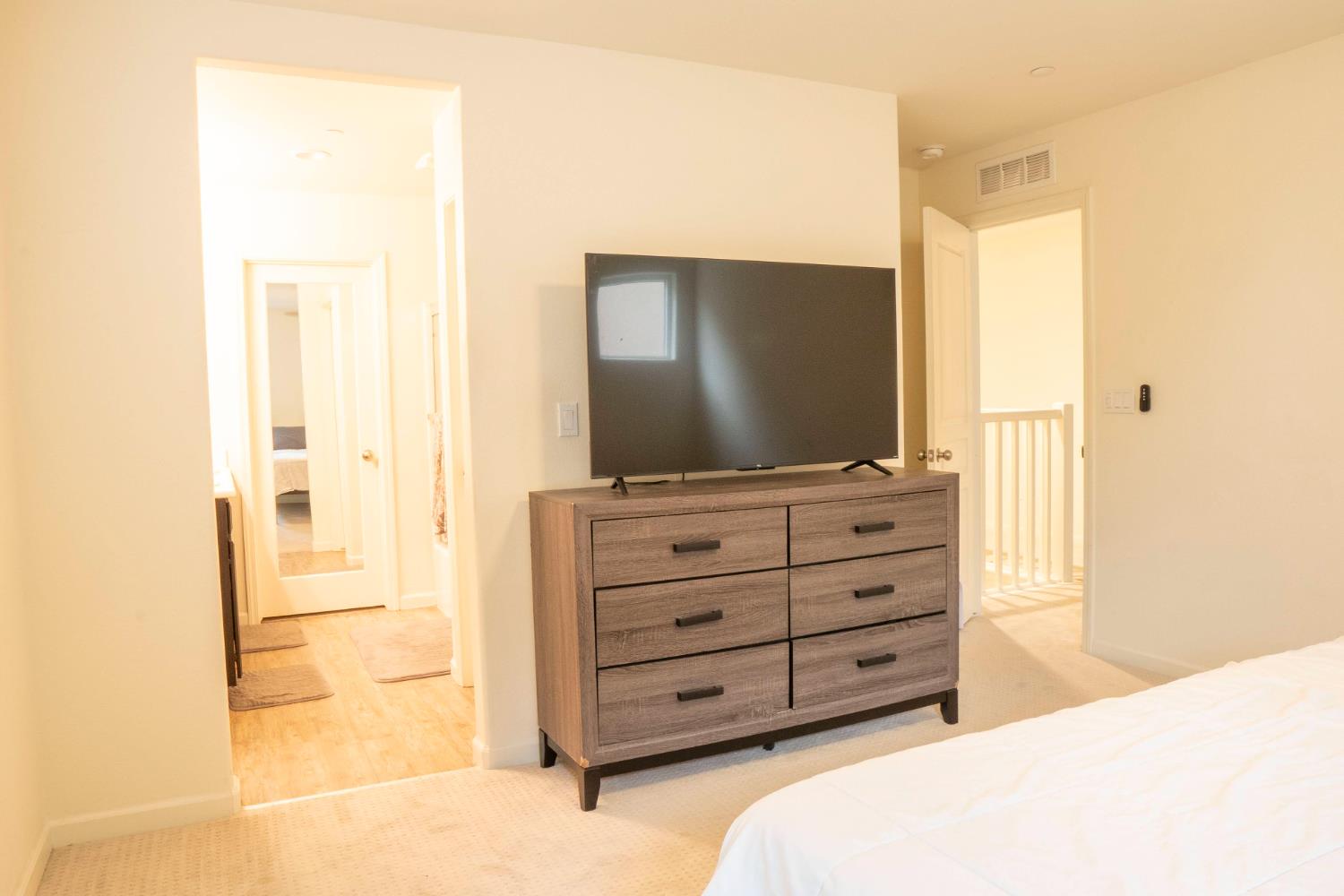 6974 E Atchison St, Fresno, CA 93727