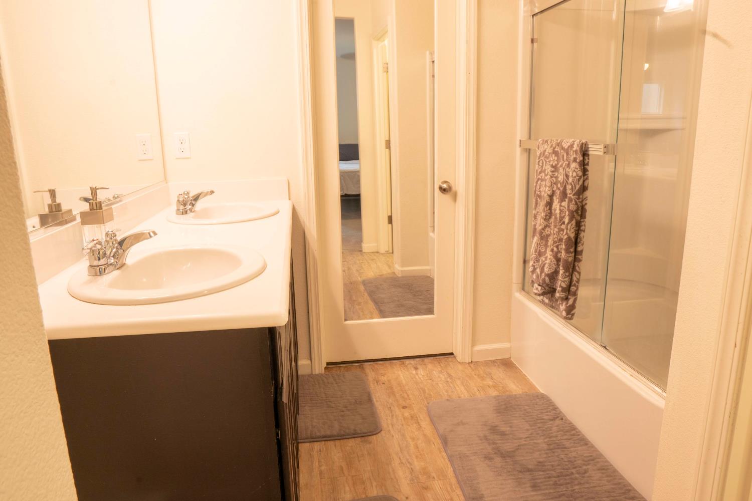 6974 E Atchison St, Fresno, CA 93727