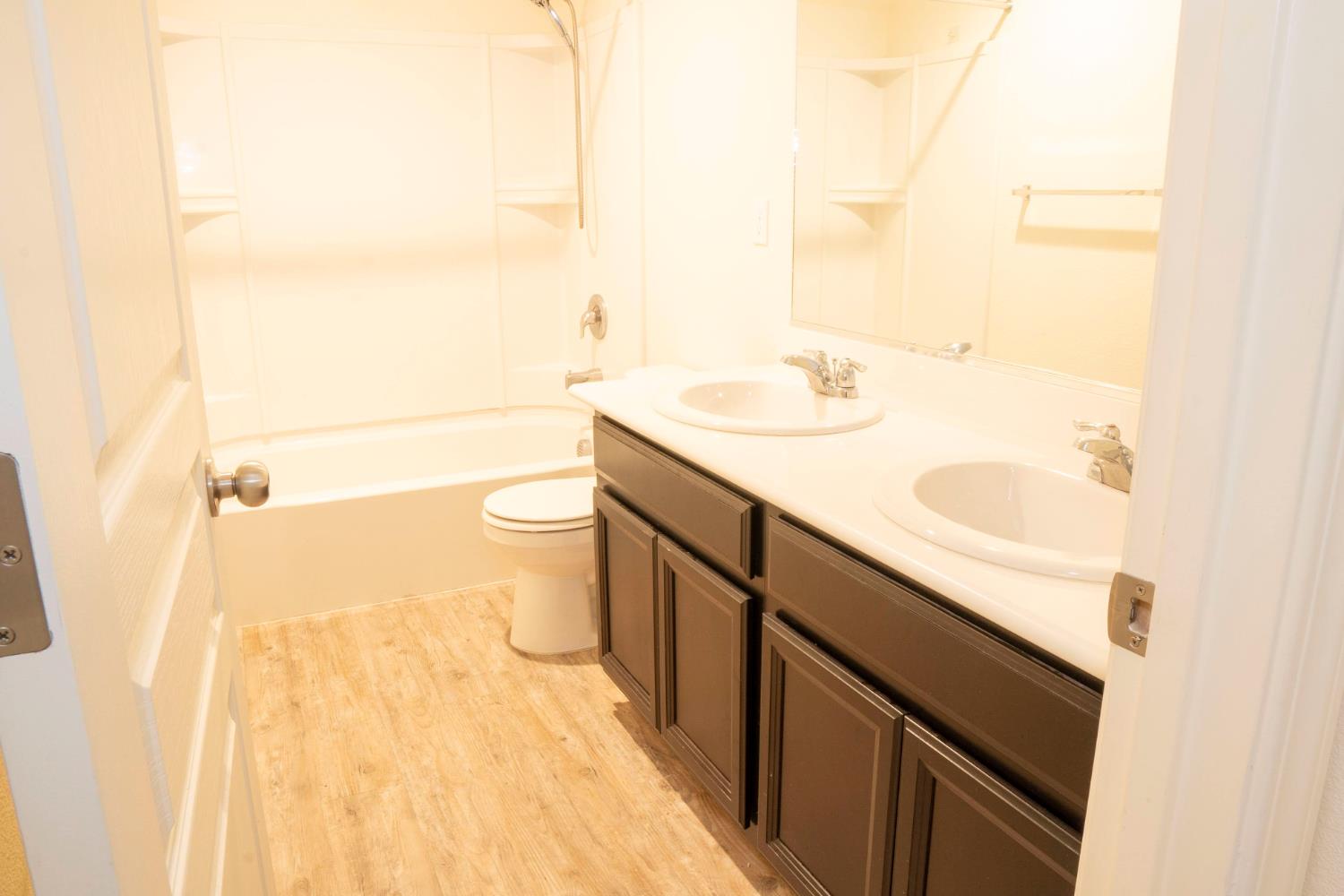 6974 E Atchison St, Fresno, CA 93727