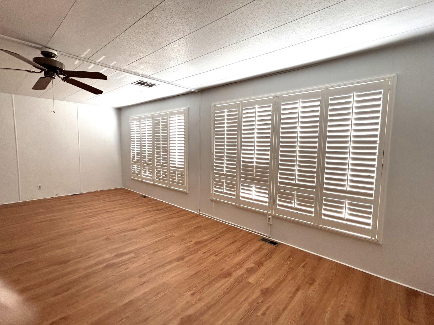 1001 Sylmar Ave #155, Clovis, CA 93612