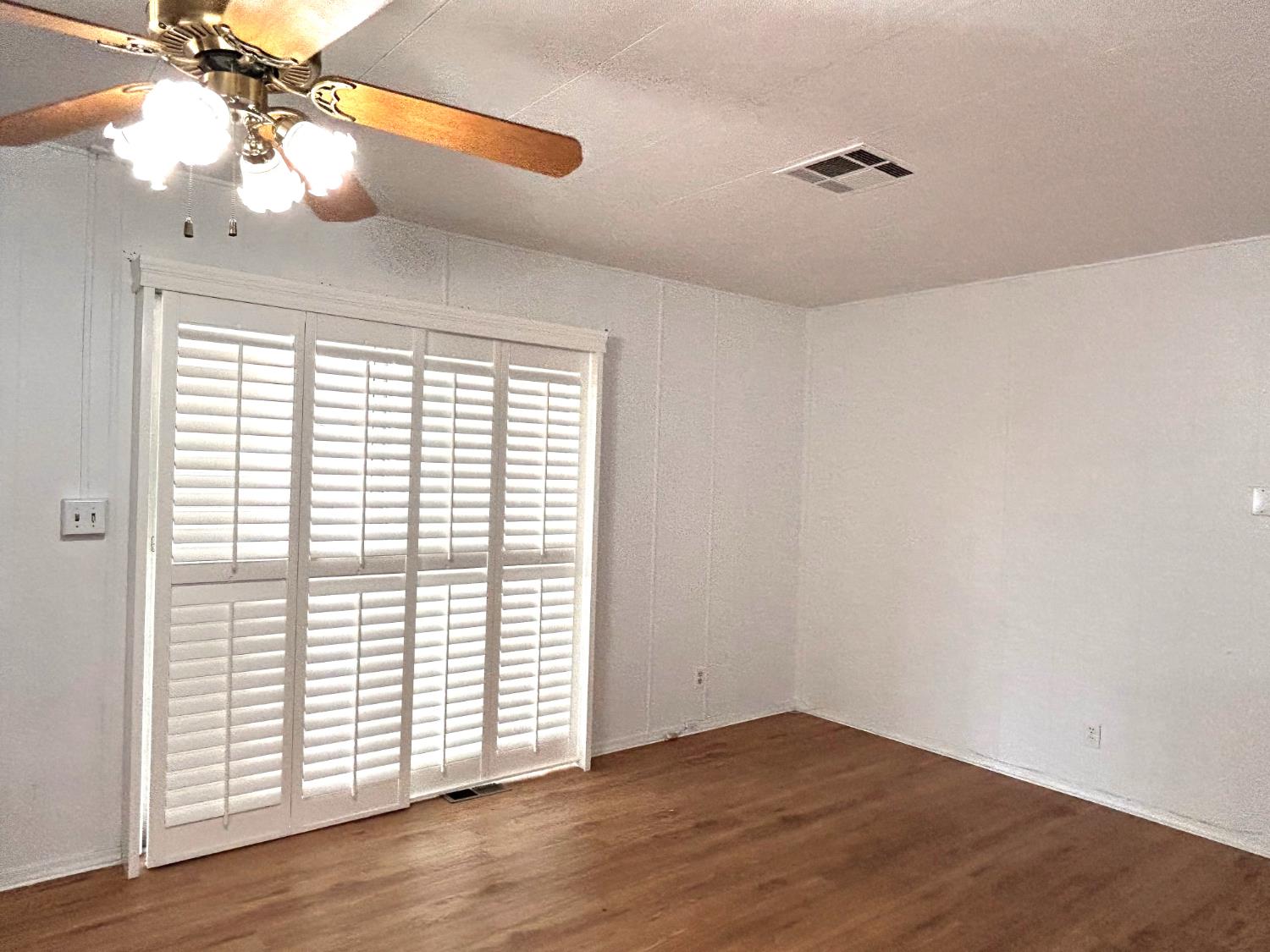 1001 Sylmar Ave #155, Clovis, CA 93612