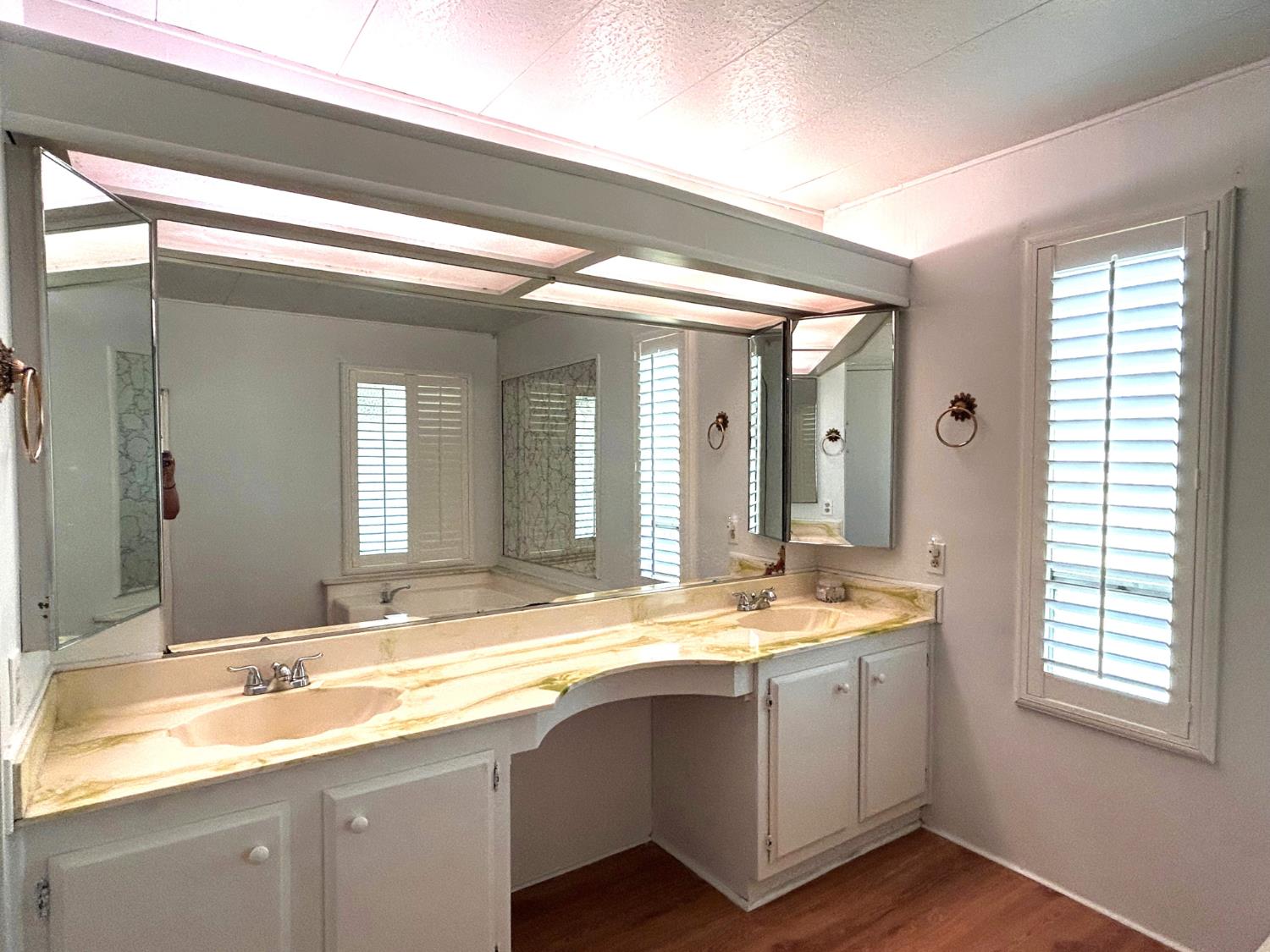 1001 Sylmar Ave #155, Clovis, CA 93612