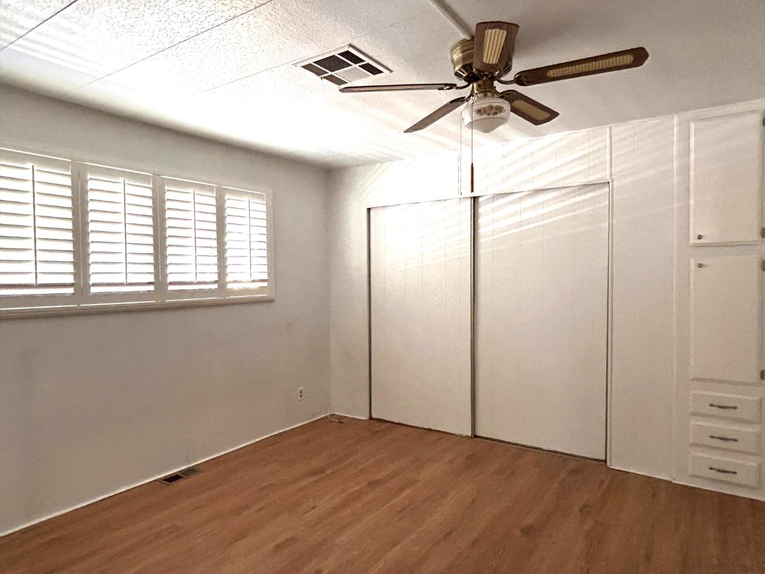 1001 Sylmar Ave #155, Clovis, CA 93612