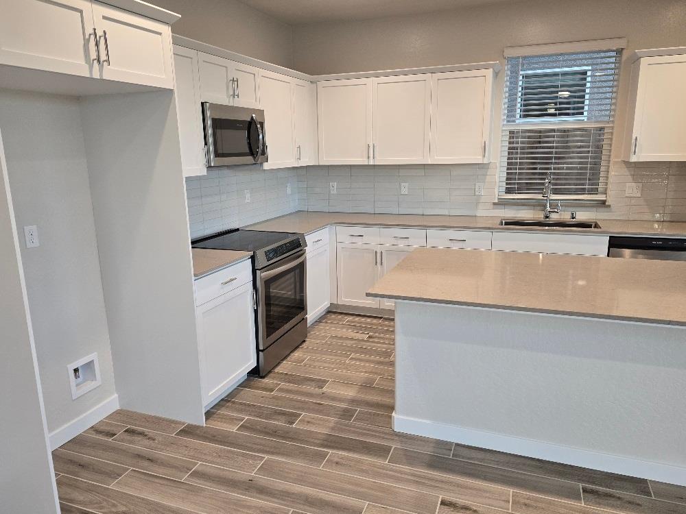 2913 E Escarpa Dr, Fresno, CA 93730