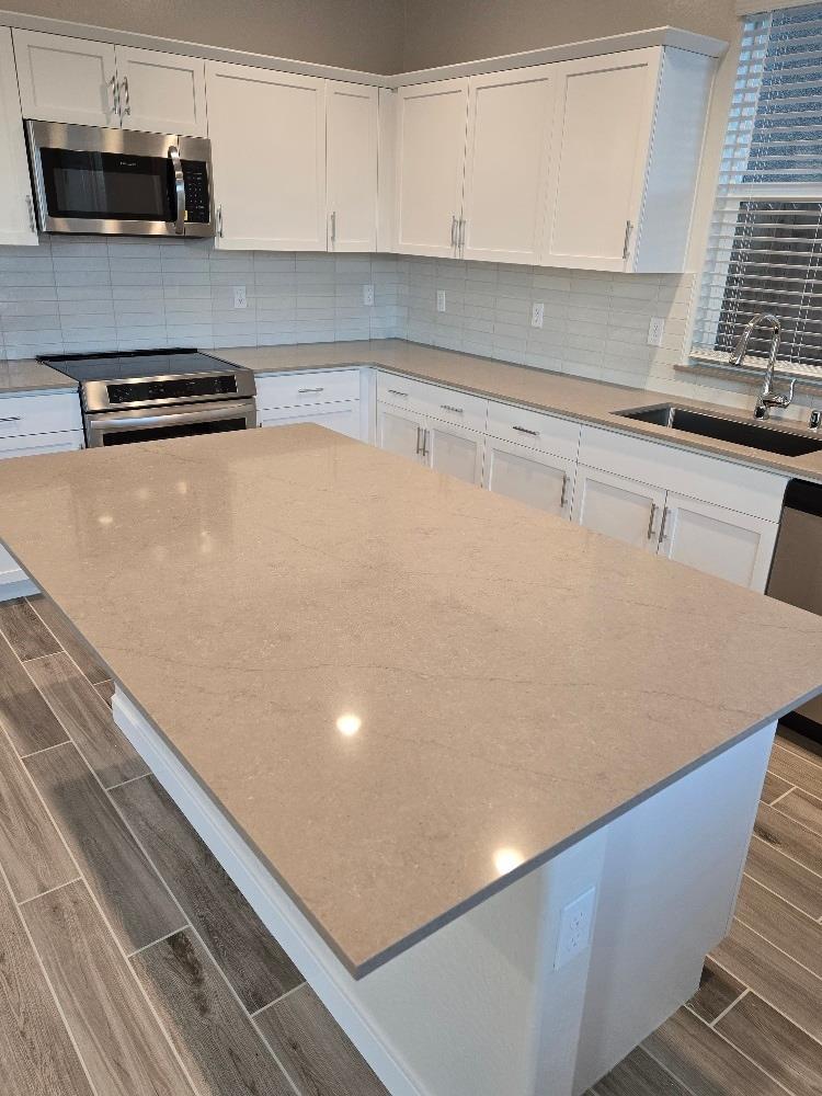 2913 E Escarpa Dr, Fresno, CA 93730