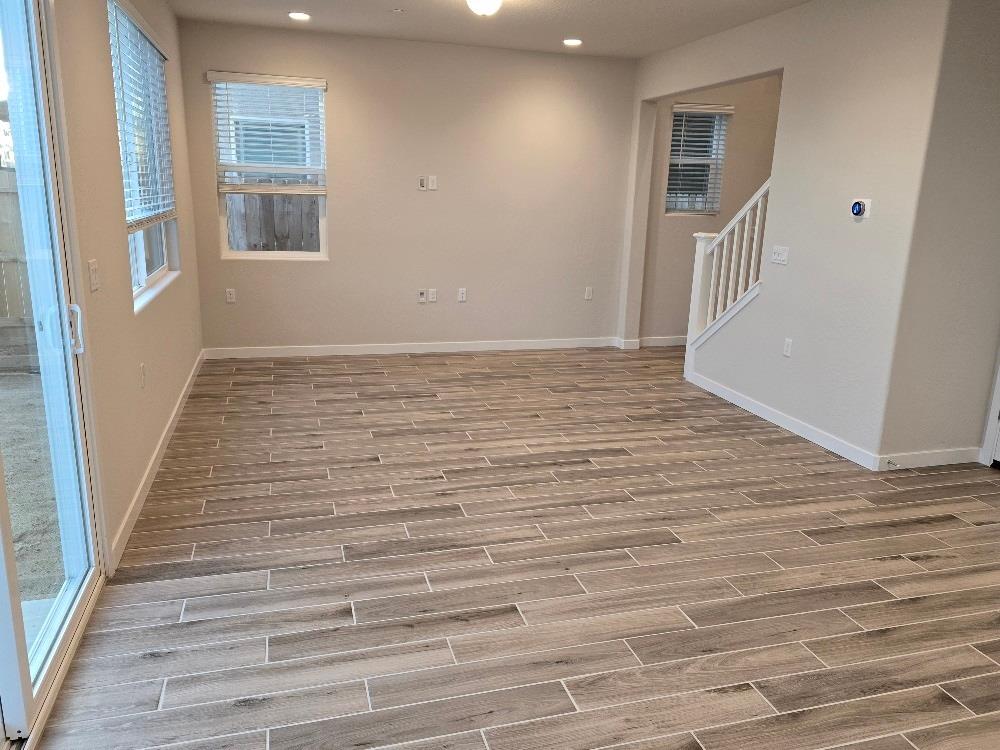 2913 E Escarpa Dr, Fresno, CA 93730