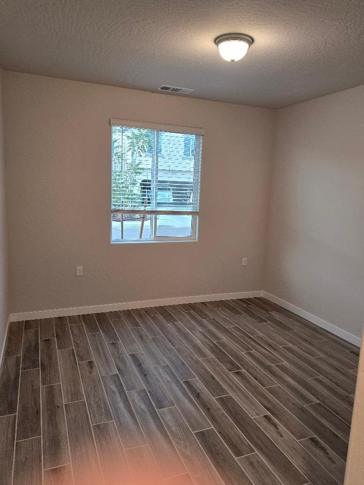 2913 E Escarpa Dr, Fresno, CA 93730