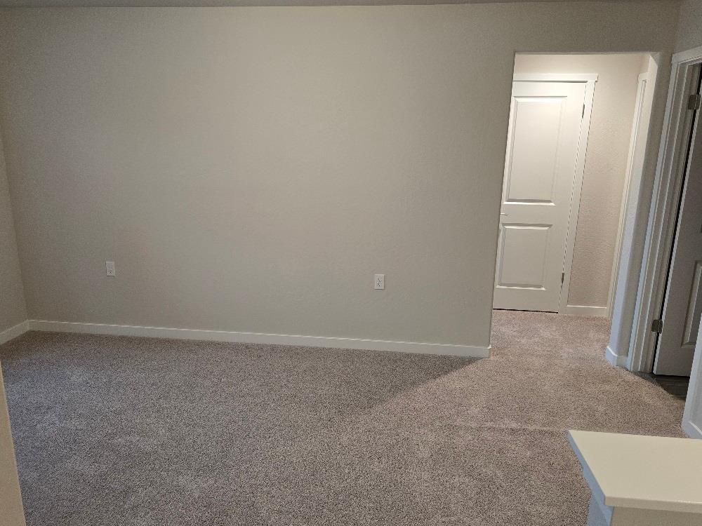 2913 E Escarpa Dr, Fresno, CA 93730