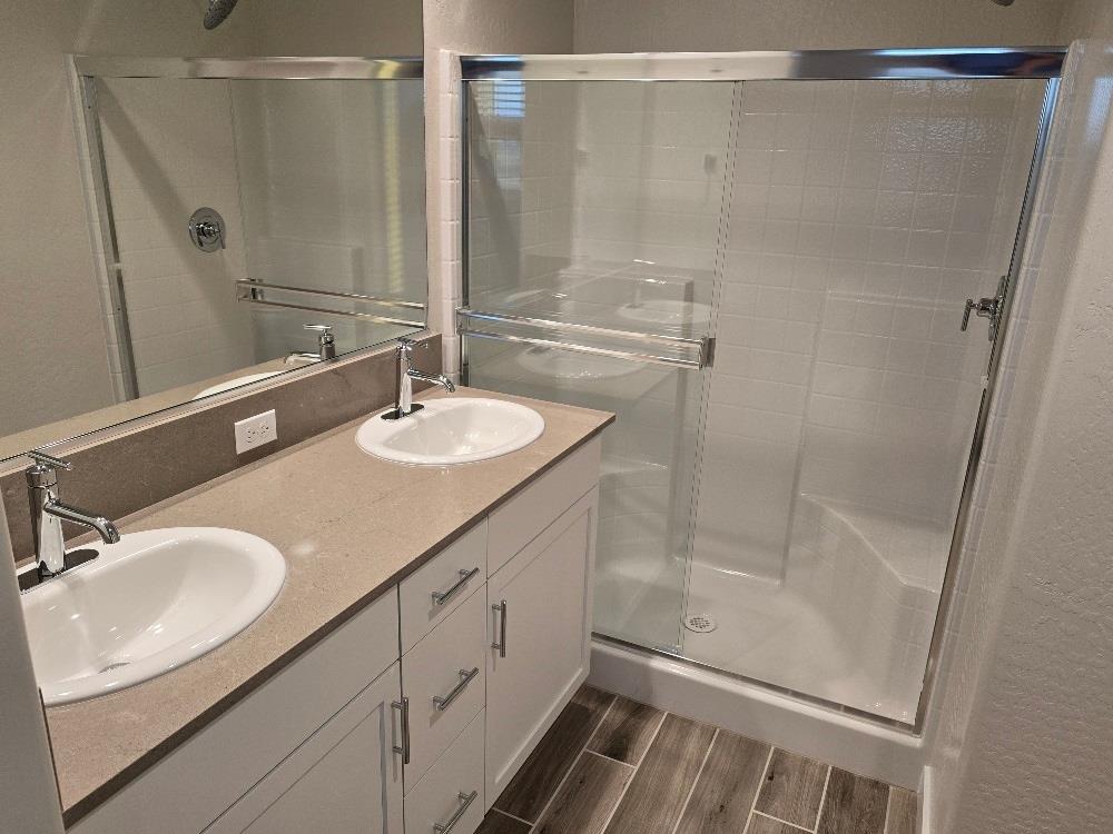 2913 E Escarpa Dr, Fresno, CA 93730