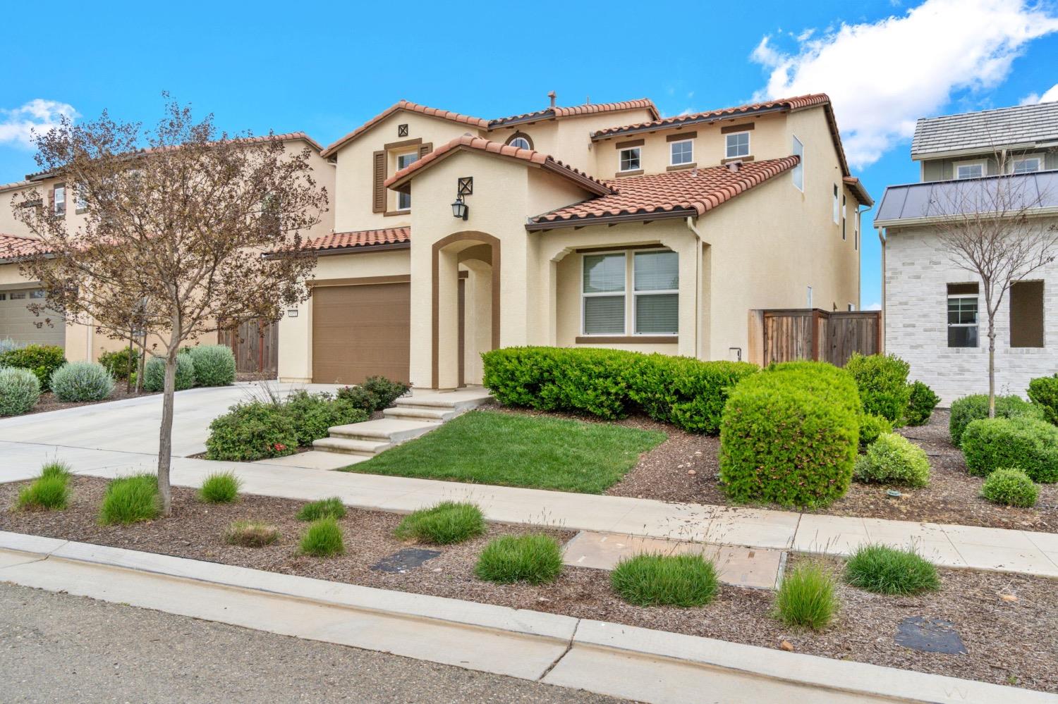 4491 Vineyard Dr, Madera, CA 93636