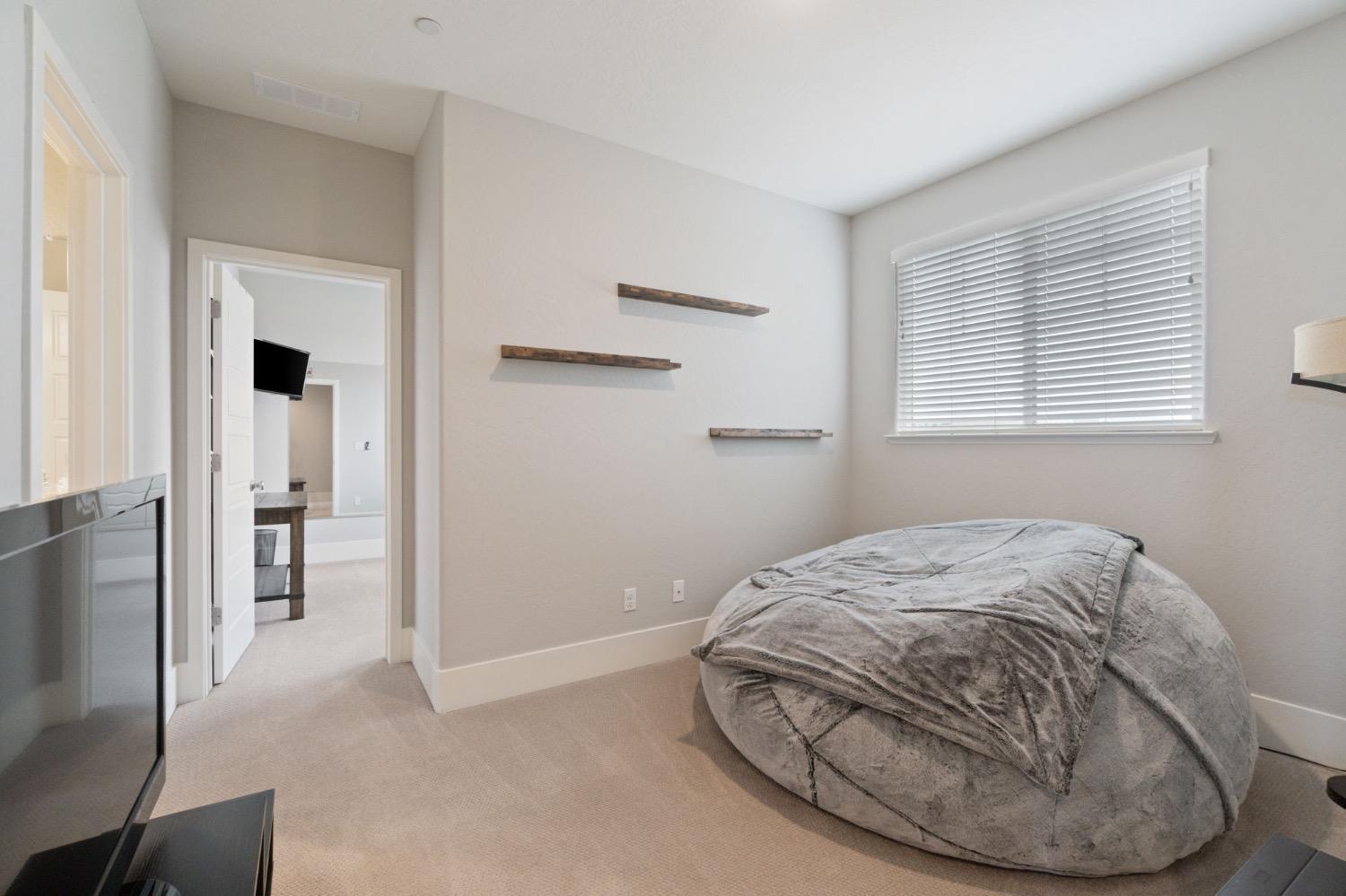 4491 Vineyard Dr, Madera, CA 93636