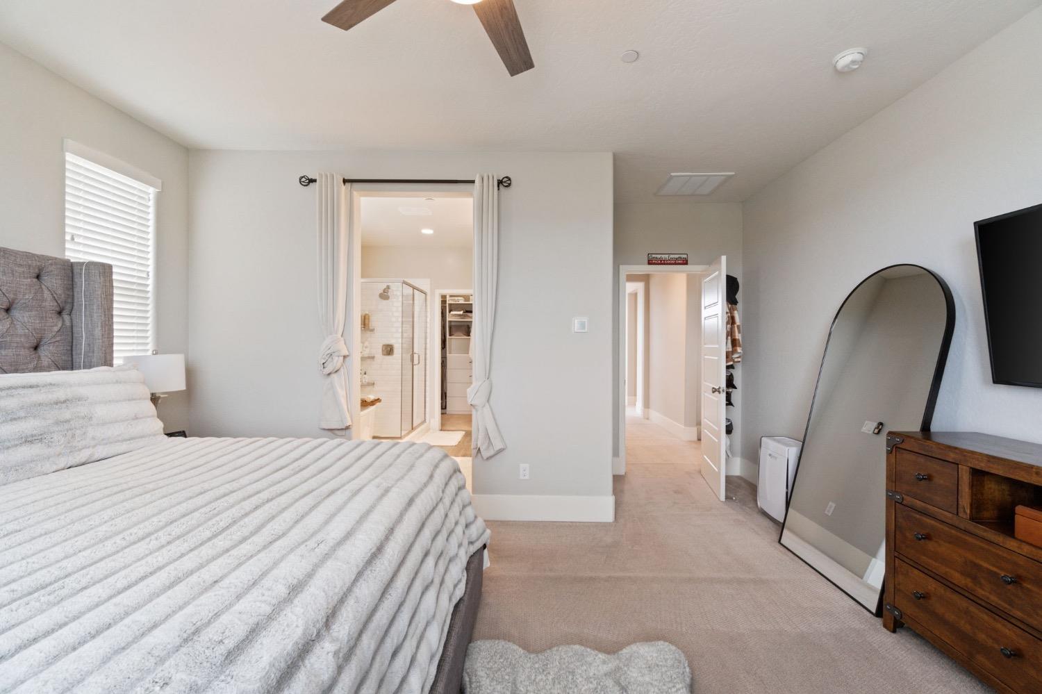 4491 Vineyard Dr, Madera, CA 93636