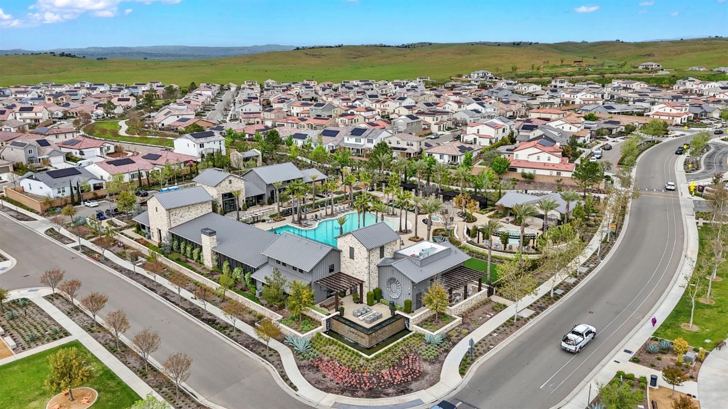 4491 Vineyard Dr, Madera, CA 93636