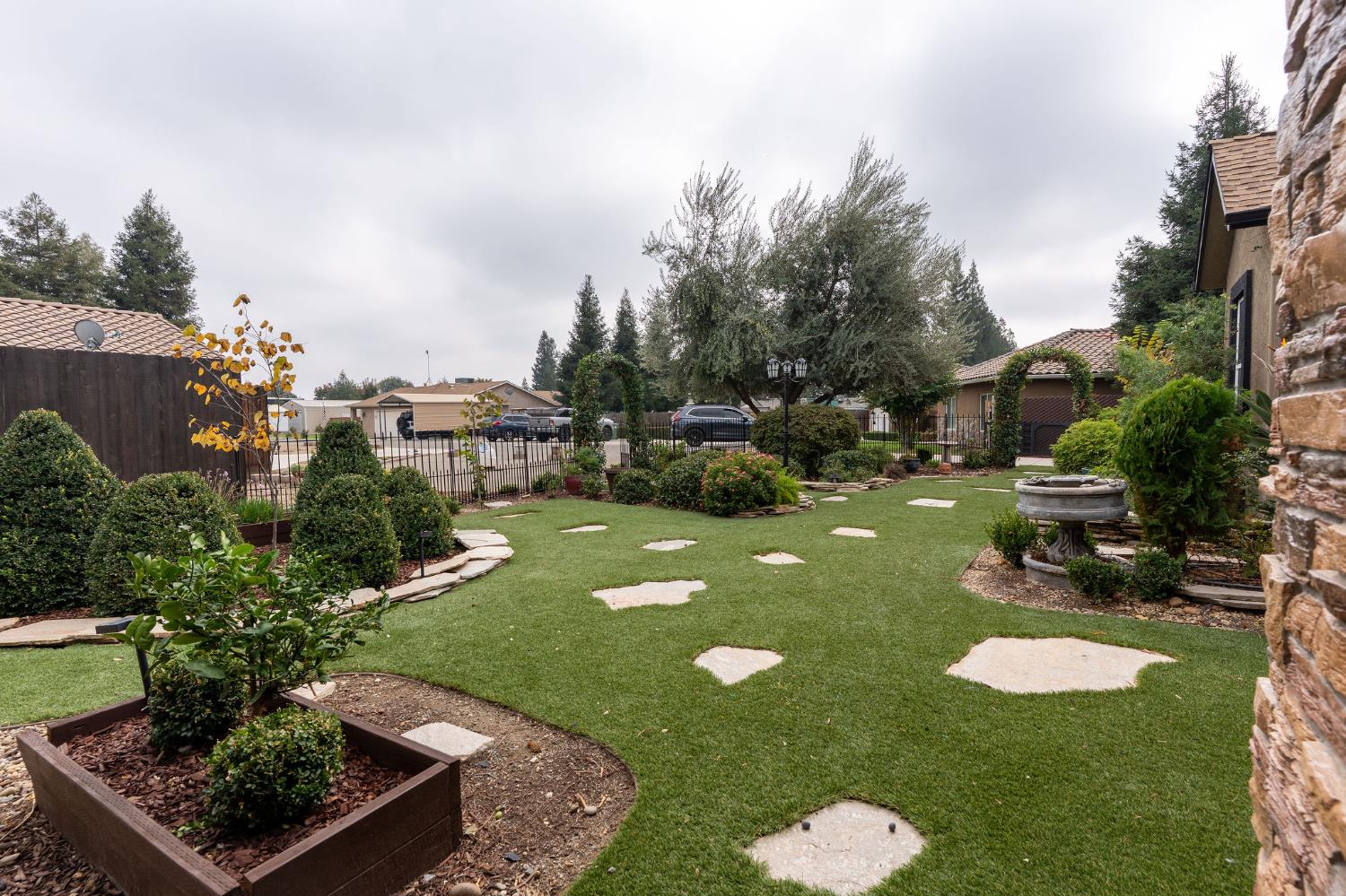 3517 Kings River Ct, Kingsburg, CA 93631