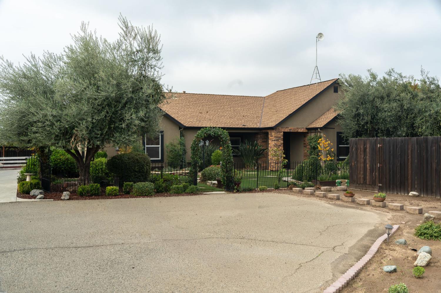 3517 Kings River Ct, Kingsburg, CA 93631