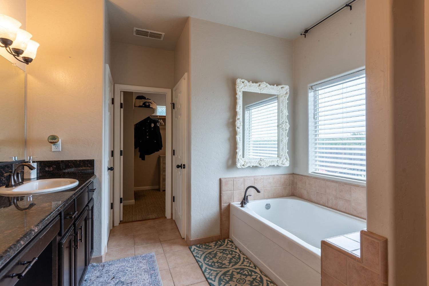 3517 Kings River Ct, Kingsburg, CA 93631