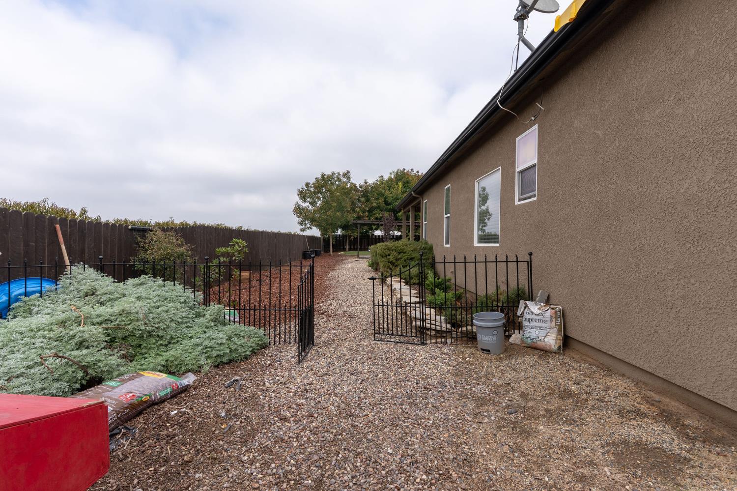 3517 Kings River Ct, Kingsburg, CA 93631