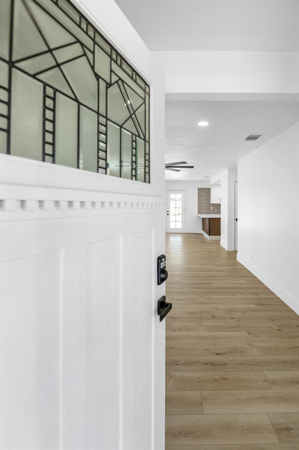 3731 S Mountaint Ct, Visalia, CA 93277