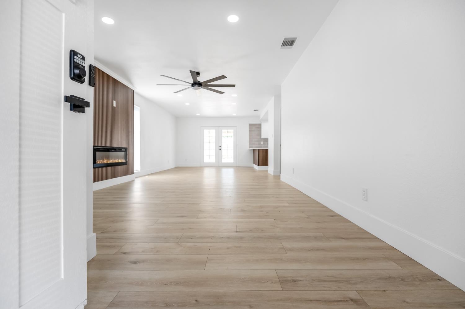 3731 S Mountaint Ct, Visalia, CA 93277