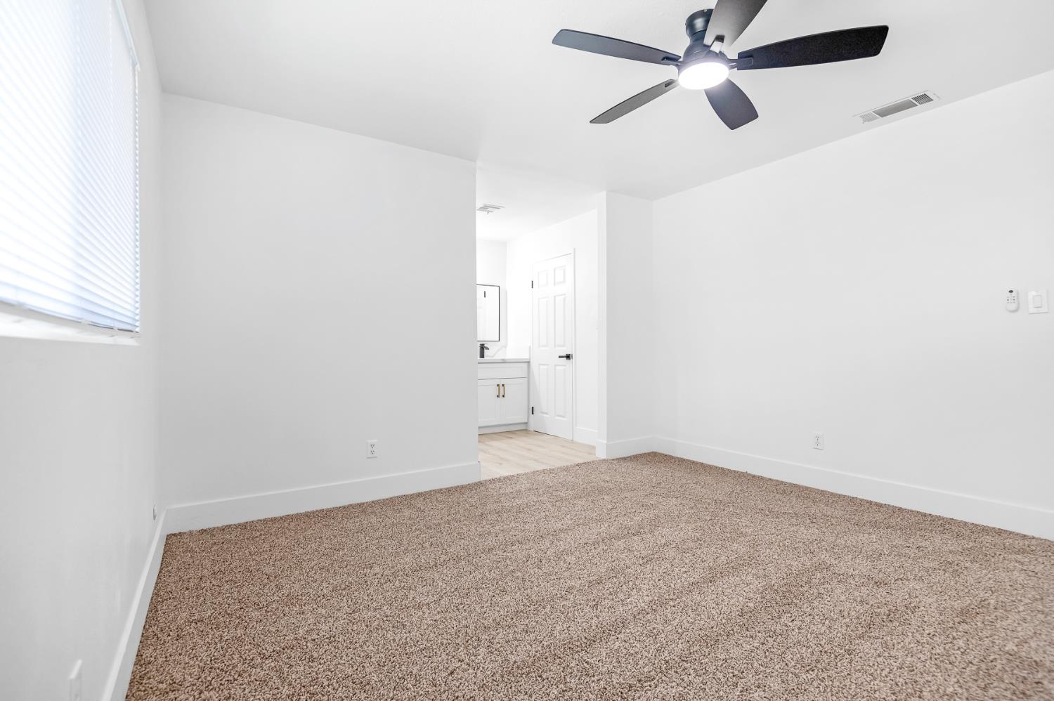 3731 S Mountaint Ct, Visalia, CA 93277