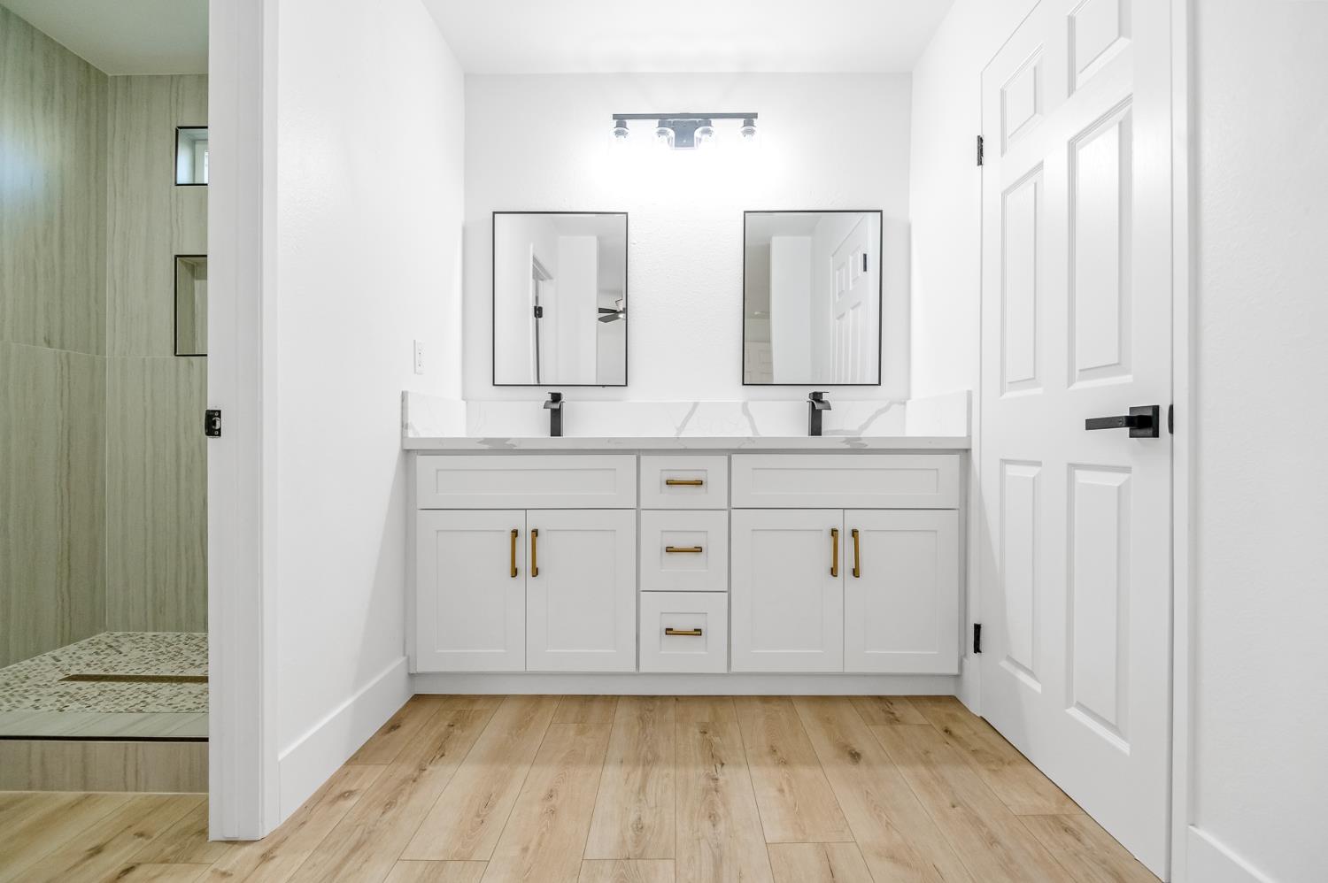 3731 S Mountaint Ct, Visalia, CA 93277