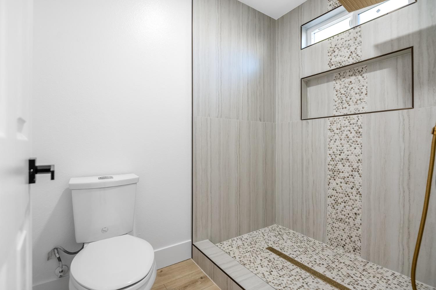 3731 S Mountaint Ct, Visalia, CA 93277