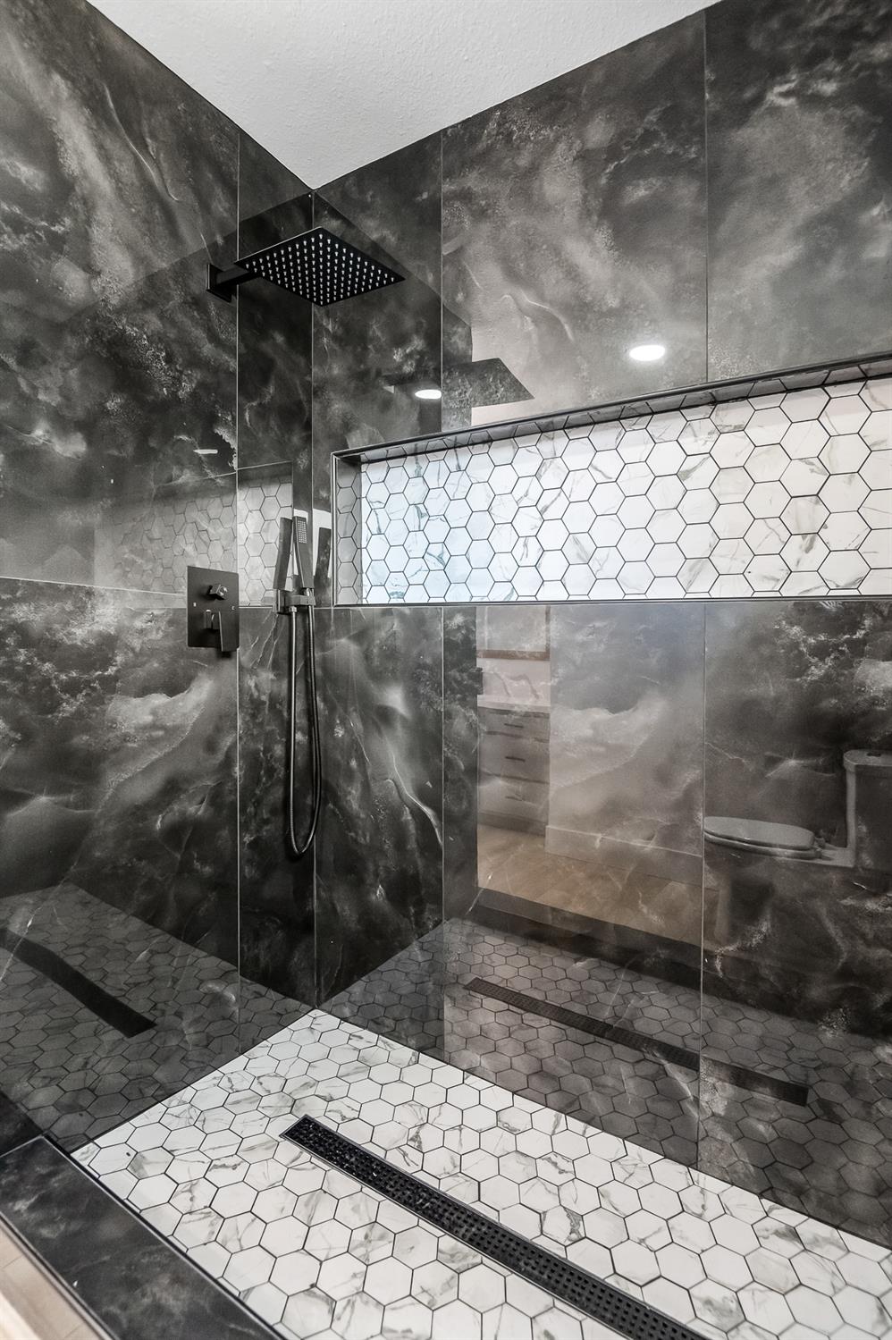 3731 S Mountaint Ct, Visalia, CA 93277