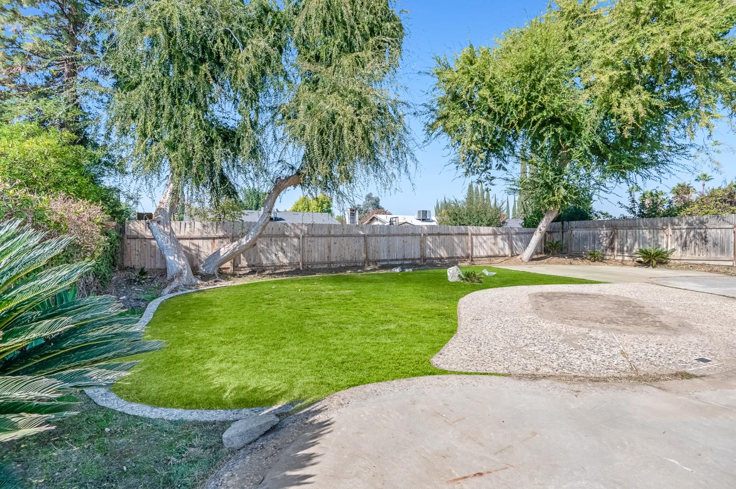 3731 S Mountaint Ct, Visalia, CA 93277
