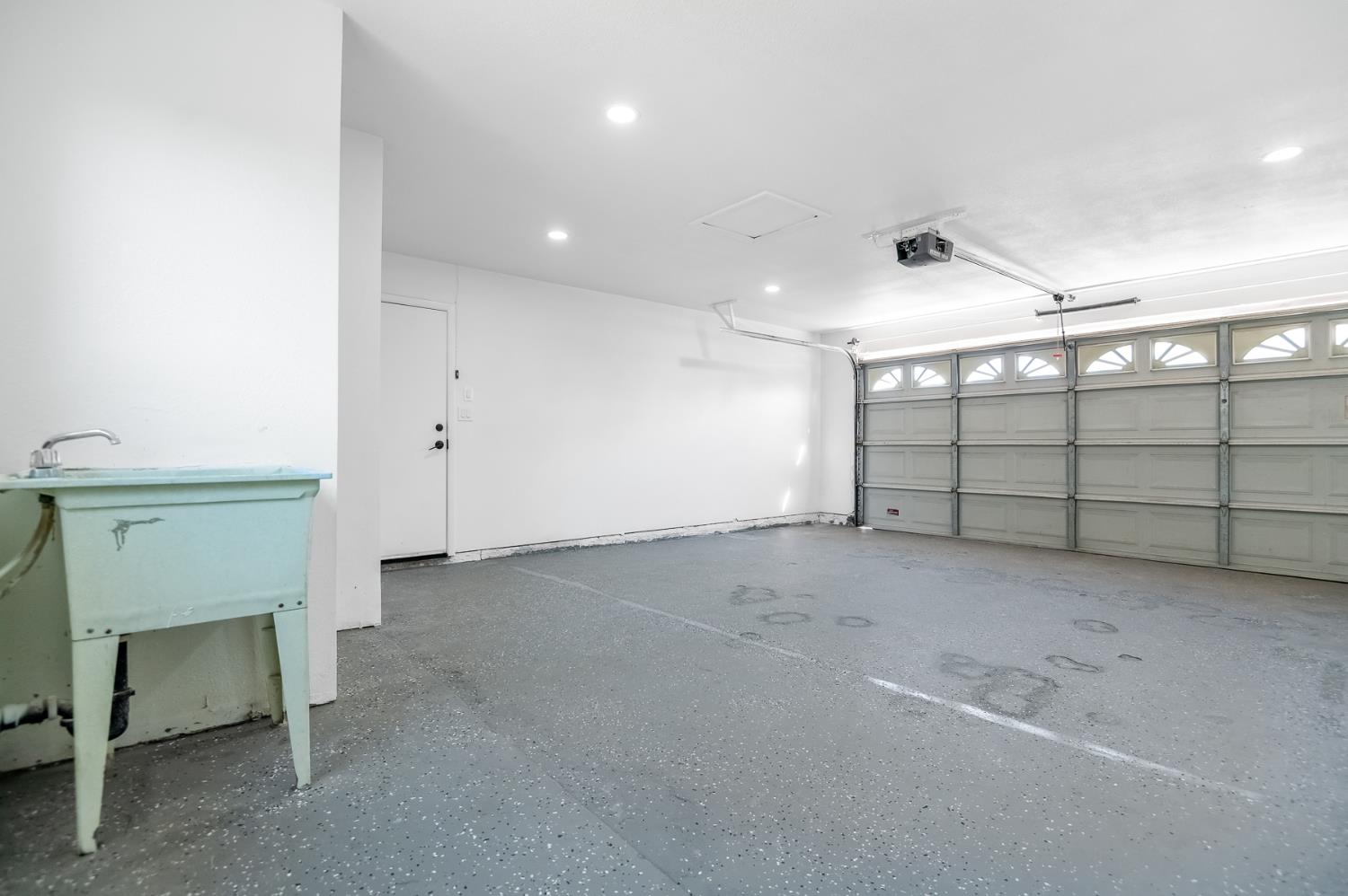 3731 S Mountaint Ct, Visalia, CA 93277