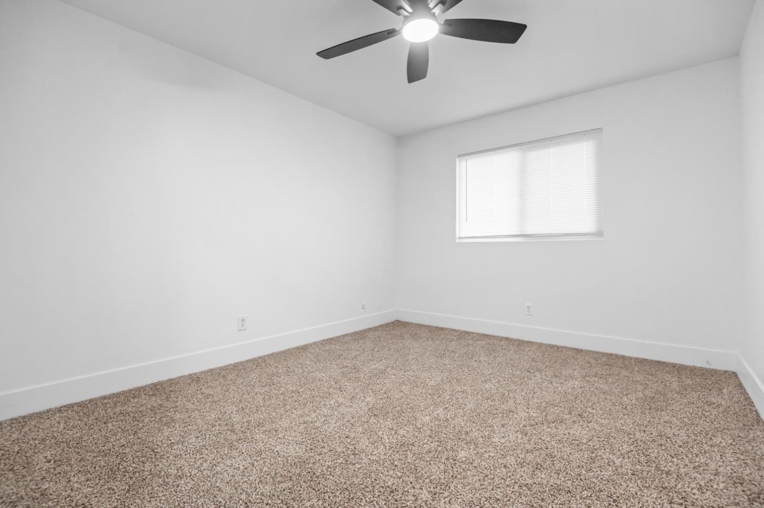 3731 S Mountain Ct, Visalia, CA 93277