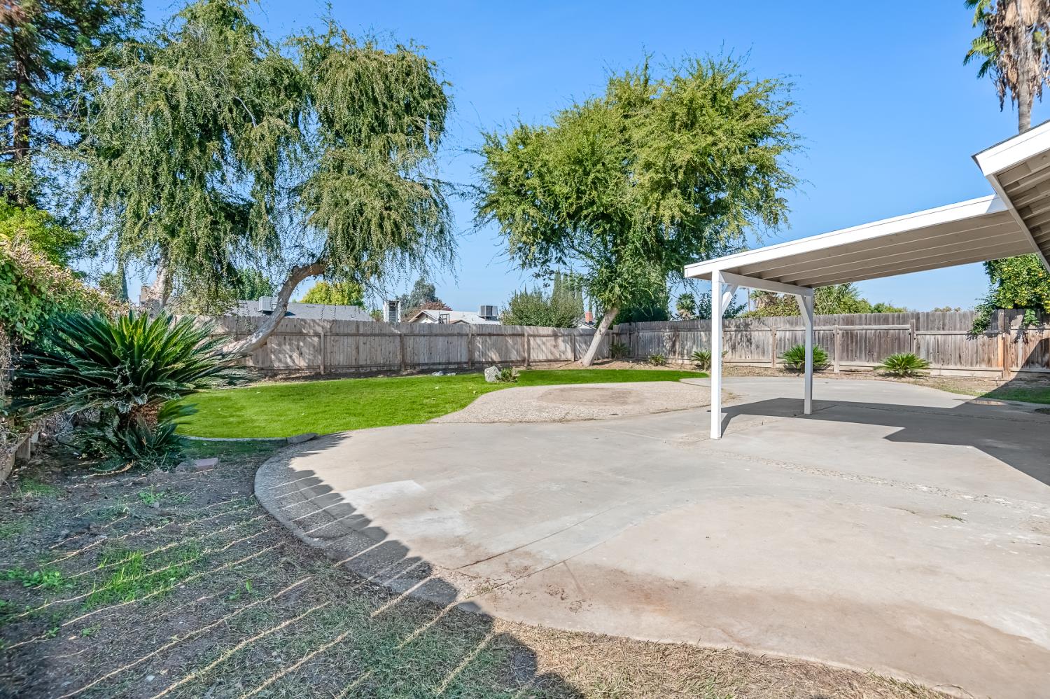 3731 S Mountain Ct, Visalia, CA 93277