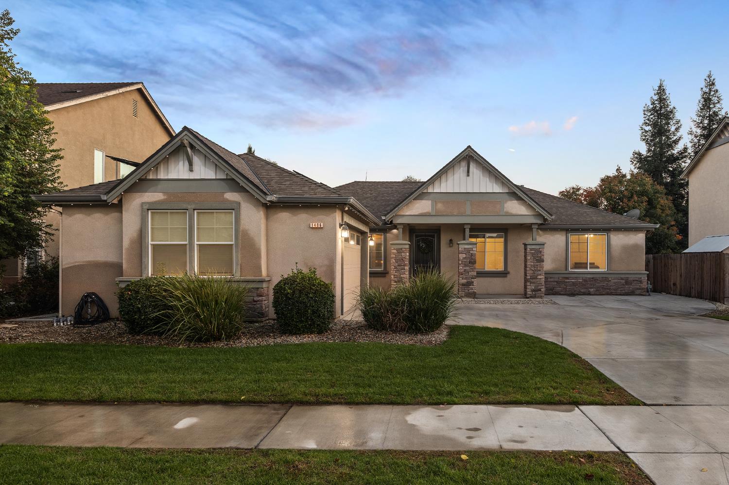 1486 Azalea St, Kingsburg, CA 93631
