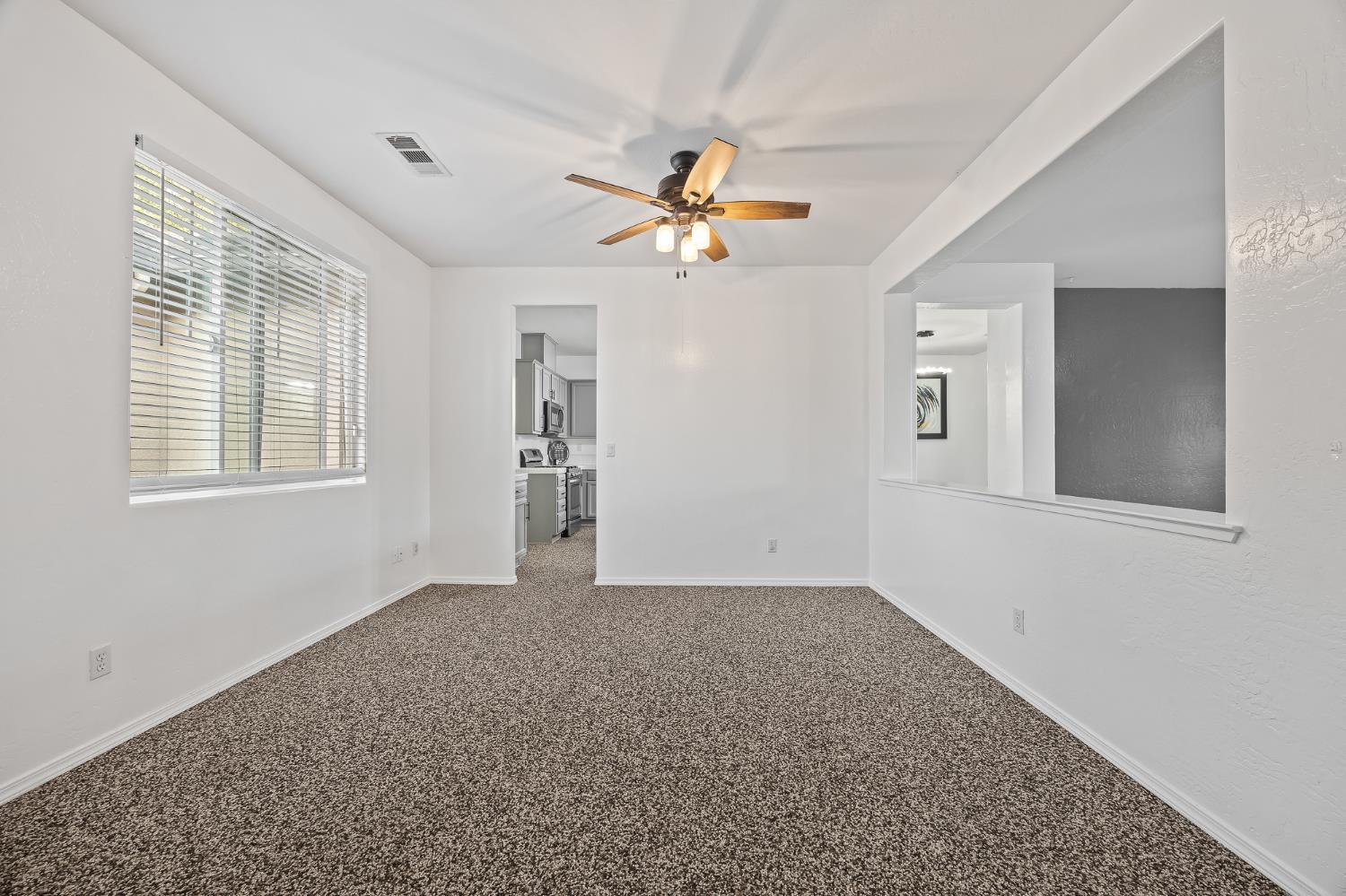 1486 Azalea St, Kingsburg, CA 93631