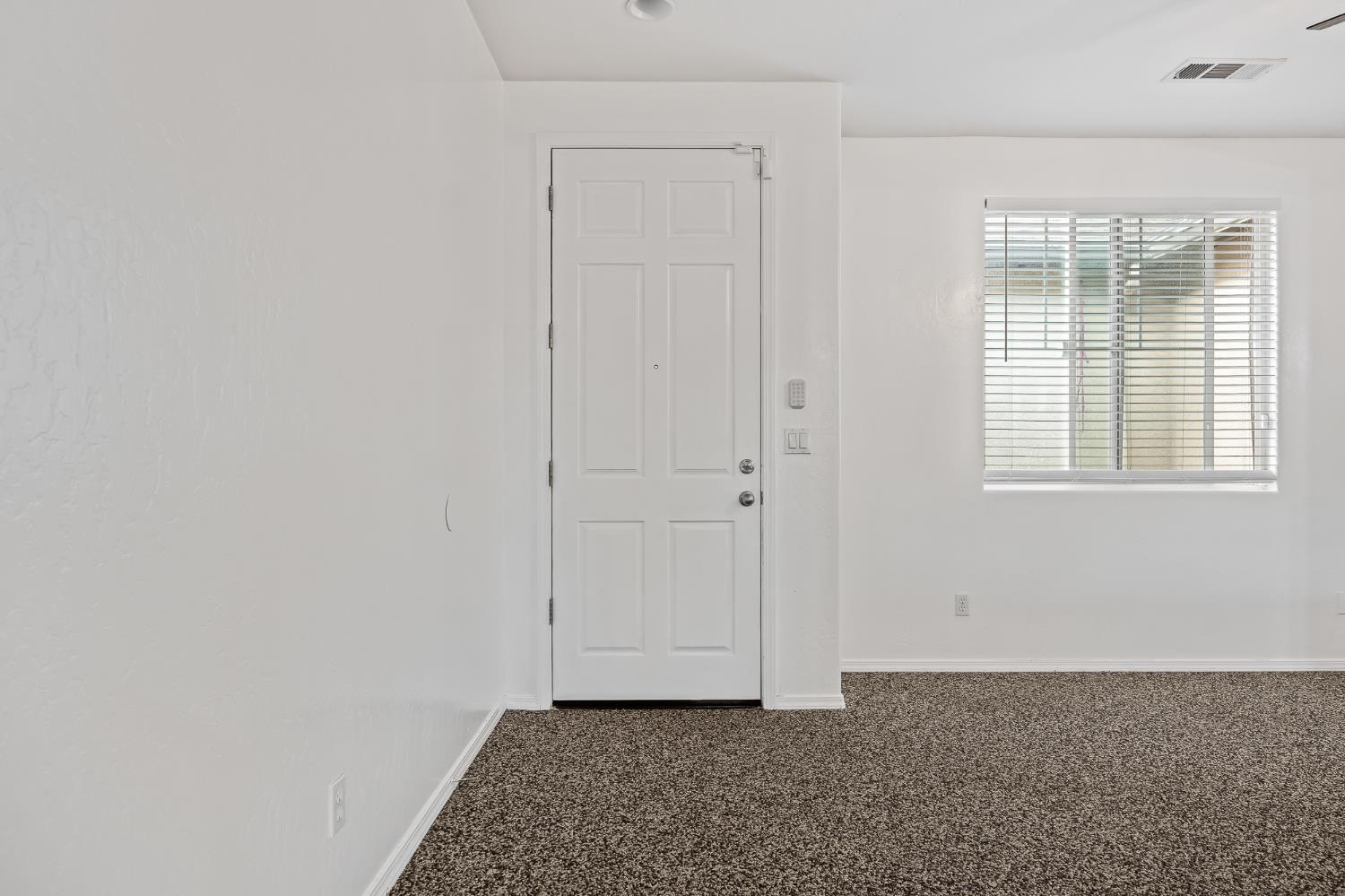 1486 Azalea St, Kingsburg, CA 93631