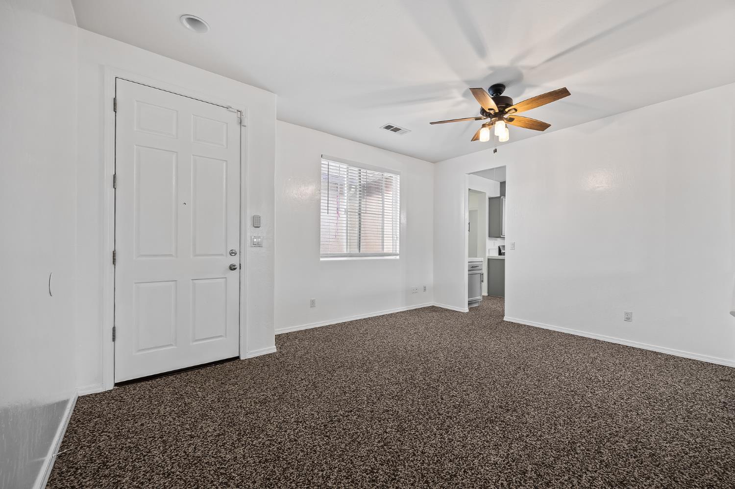 1486 Azalea St, Kingsburg, CA 93631