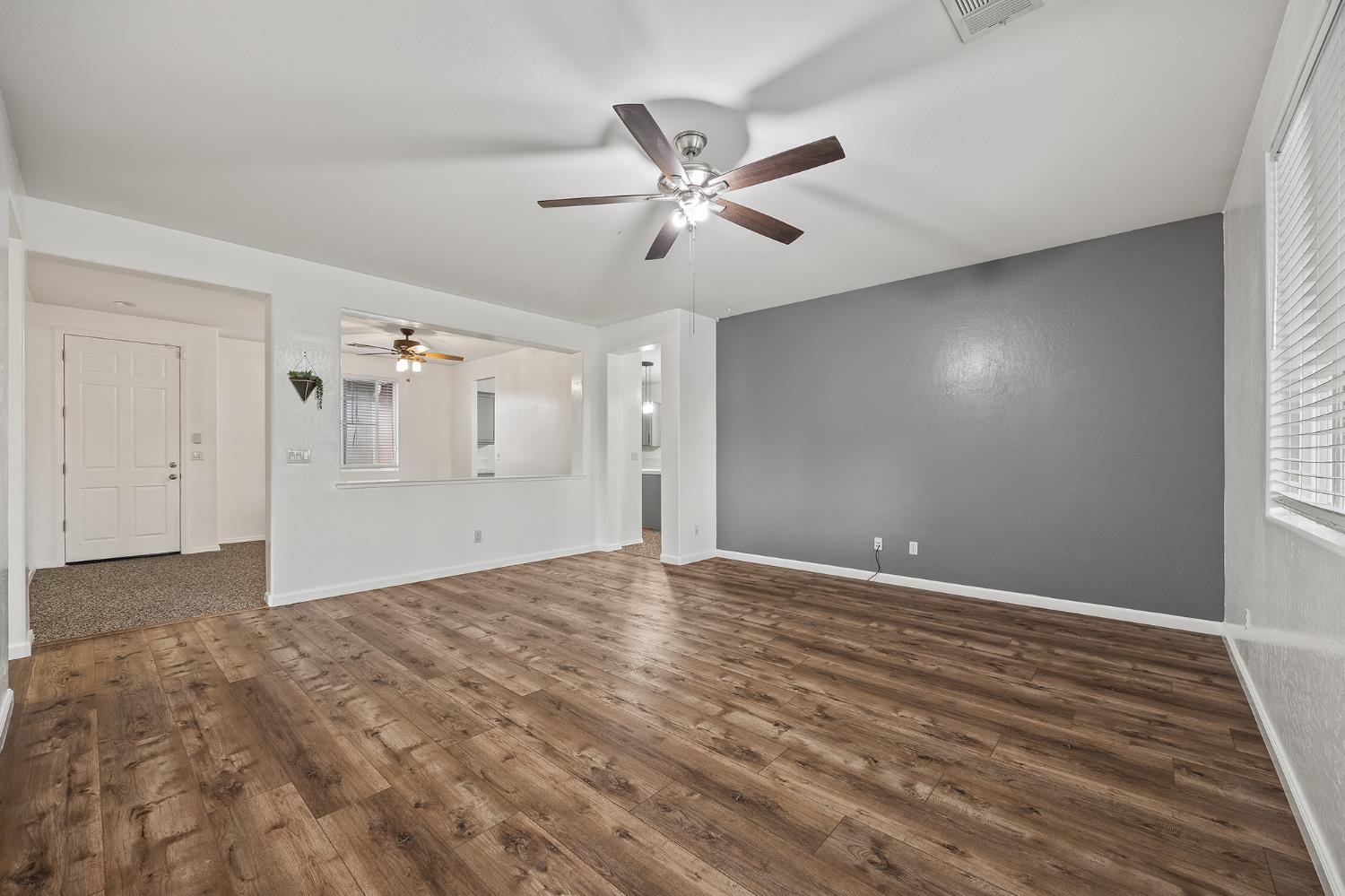 1486 Azalea St, Kingsburg, CA 93631