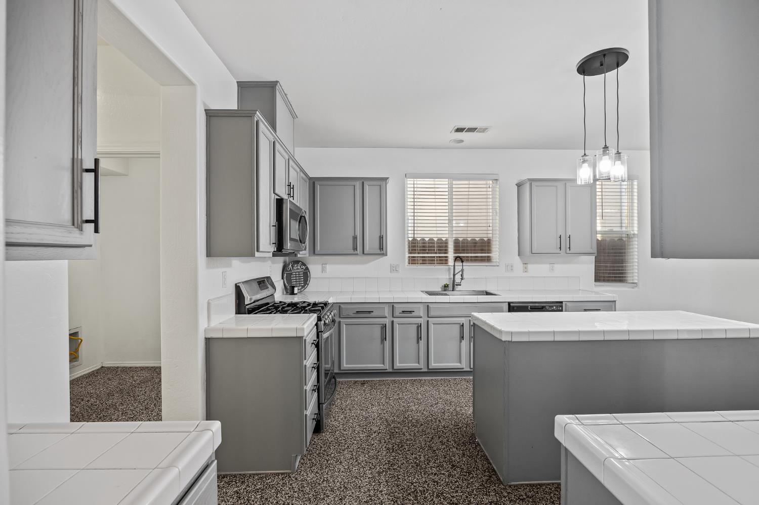 1486 Azalea St, Kingsburg, CA 93631