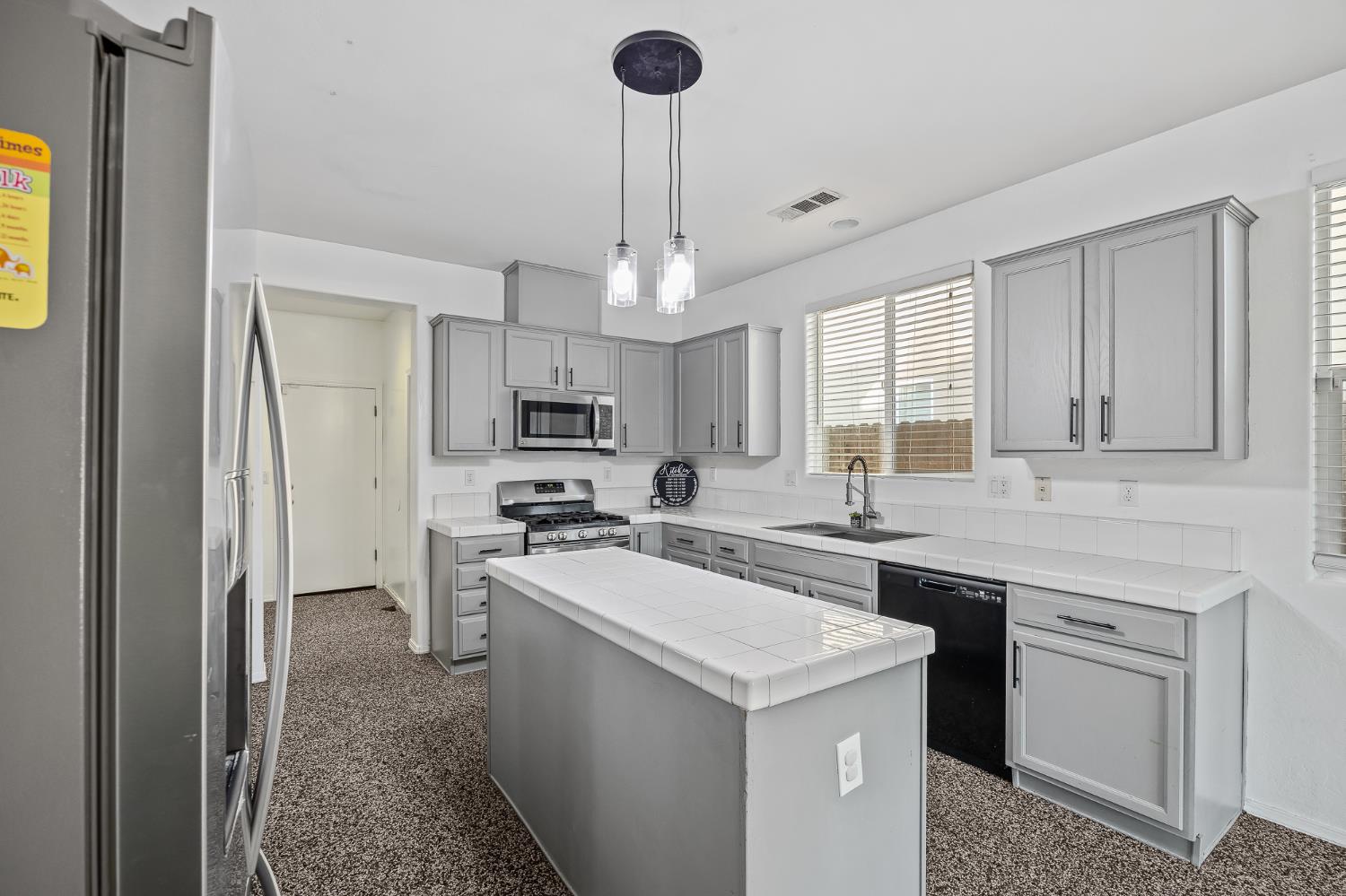 1486 Azalea St, Kingsburg, CA 93631