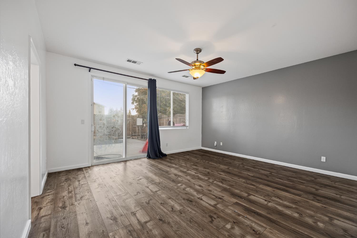 1486 Azalea St, Kingsburg, CA 93631