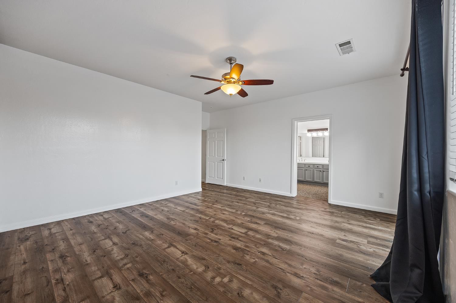 1486 Azalea St, Kingsburg, CA 93631