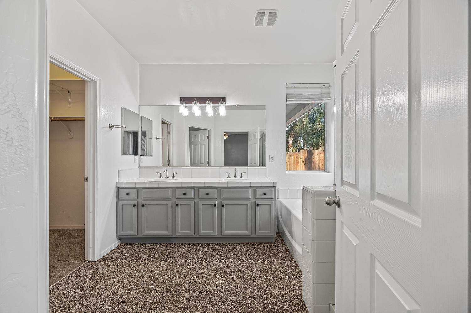 1486 Azalea St, Kingsburg, CA 93631