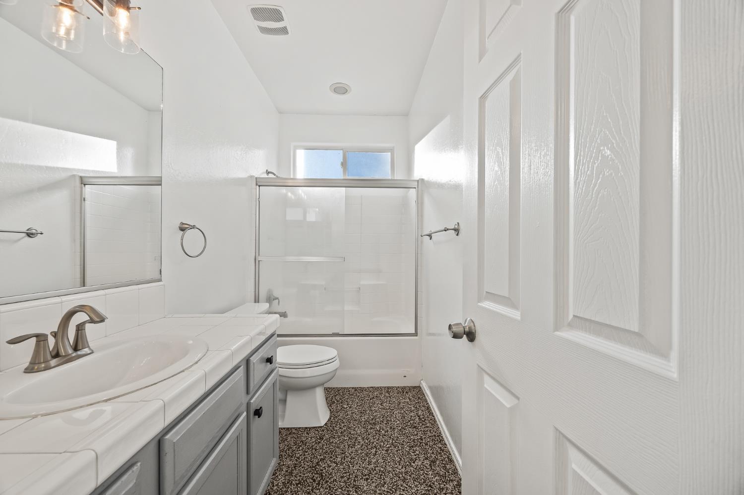 1486 Azalea St, Kingsburg, CA 93631