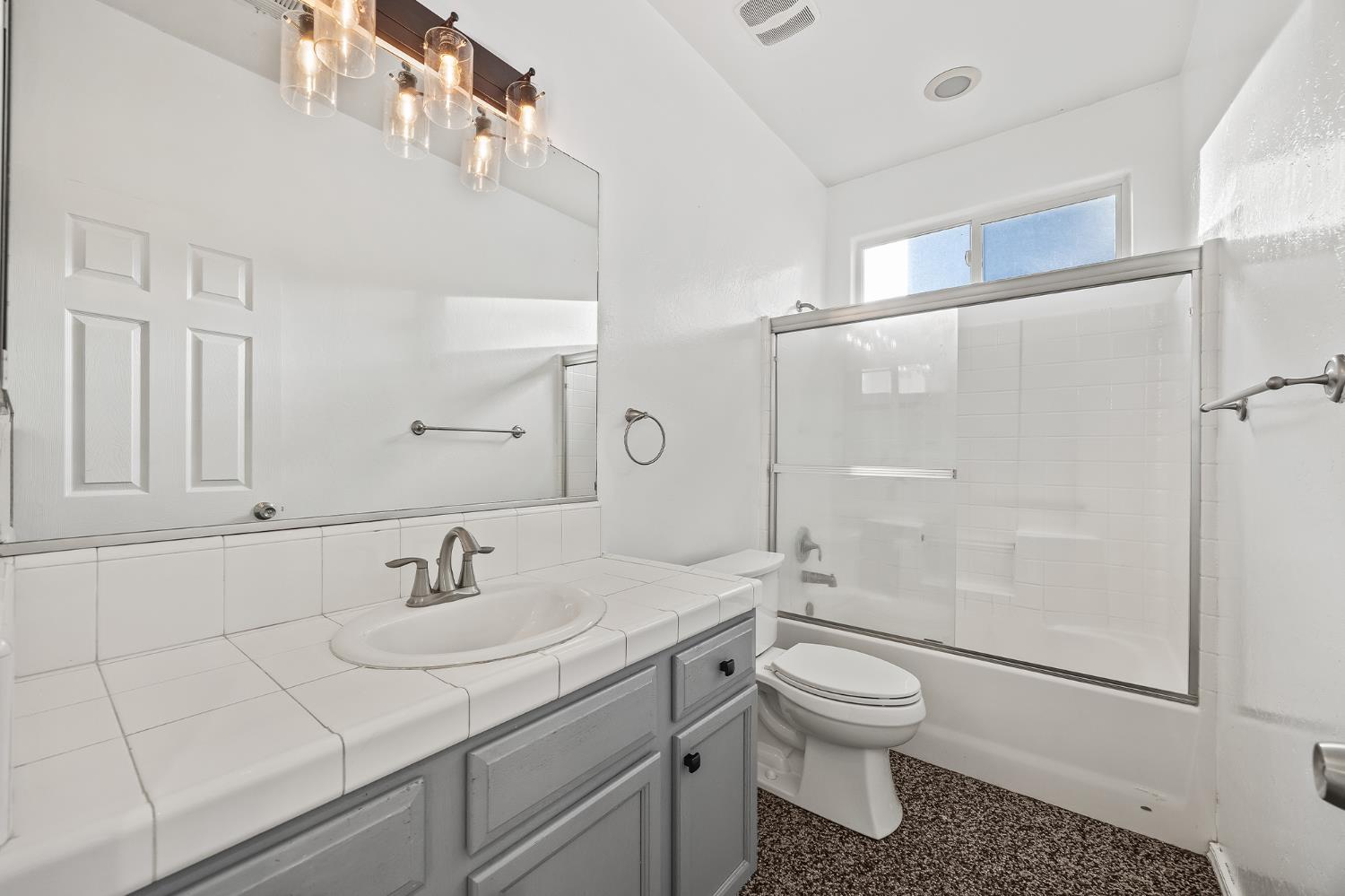 1486 Azalea St, Kingsburg, CA 93631