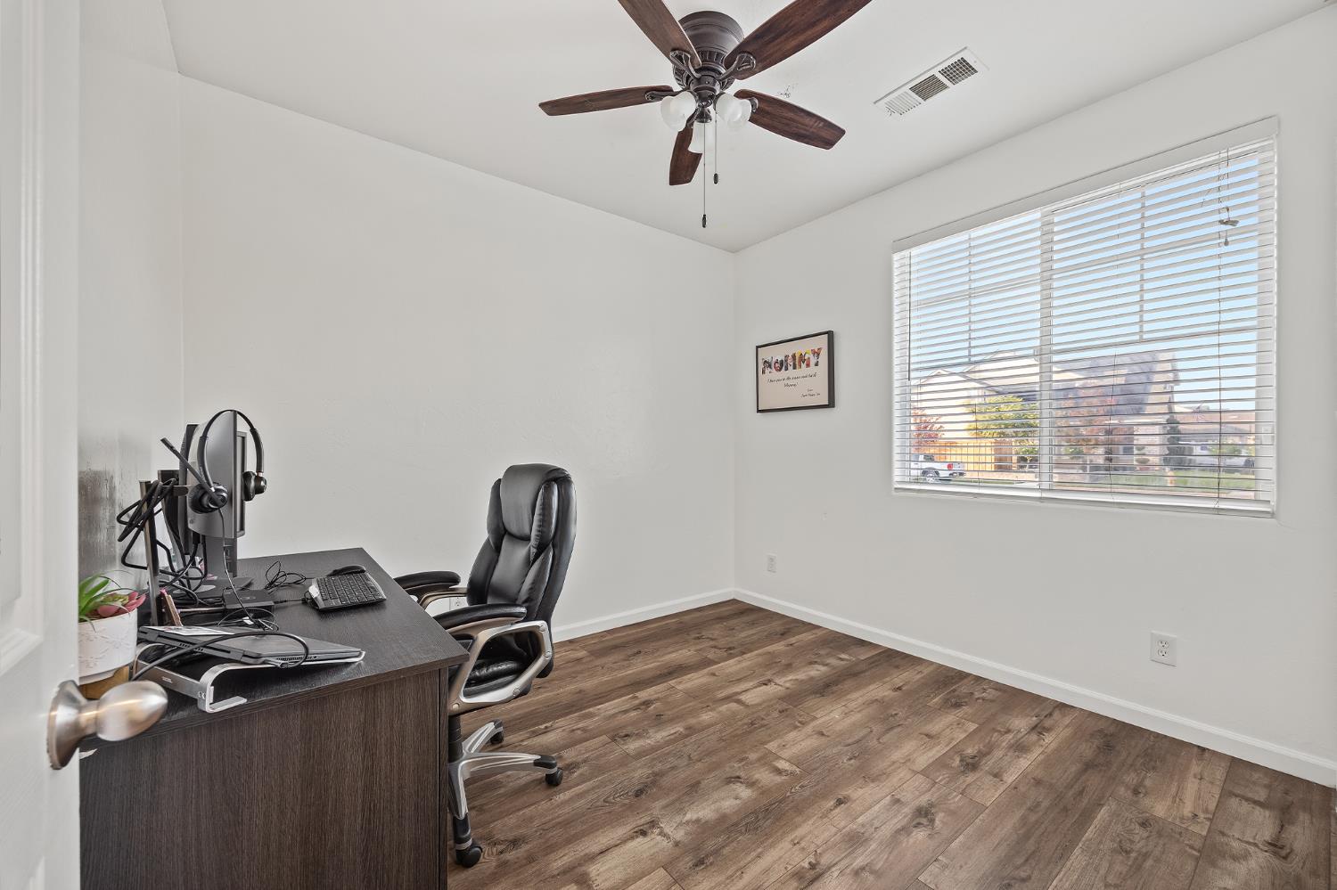 1486 Azalea St, Kingsburg, CA 93631