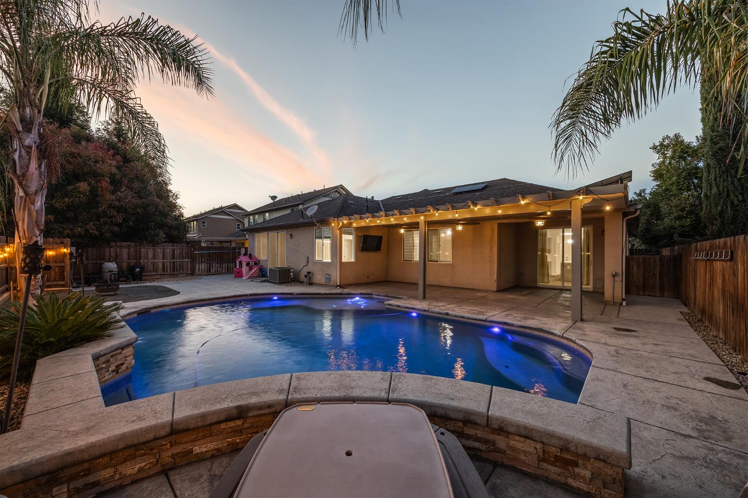 1486 Azalea St, Kingsburg, CA 93631