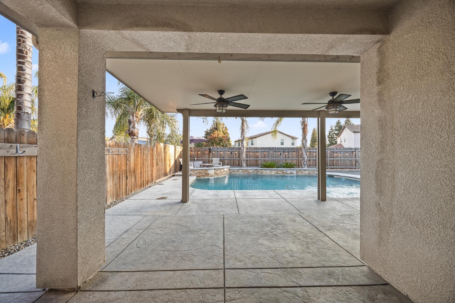 1486 Azalea St, Kingsburg, CA 93631