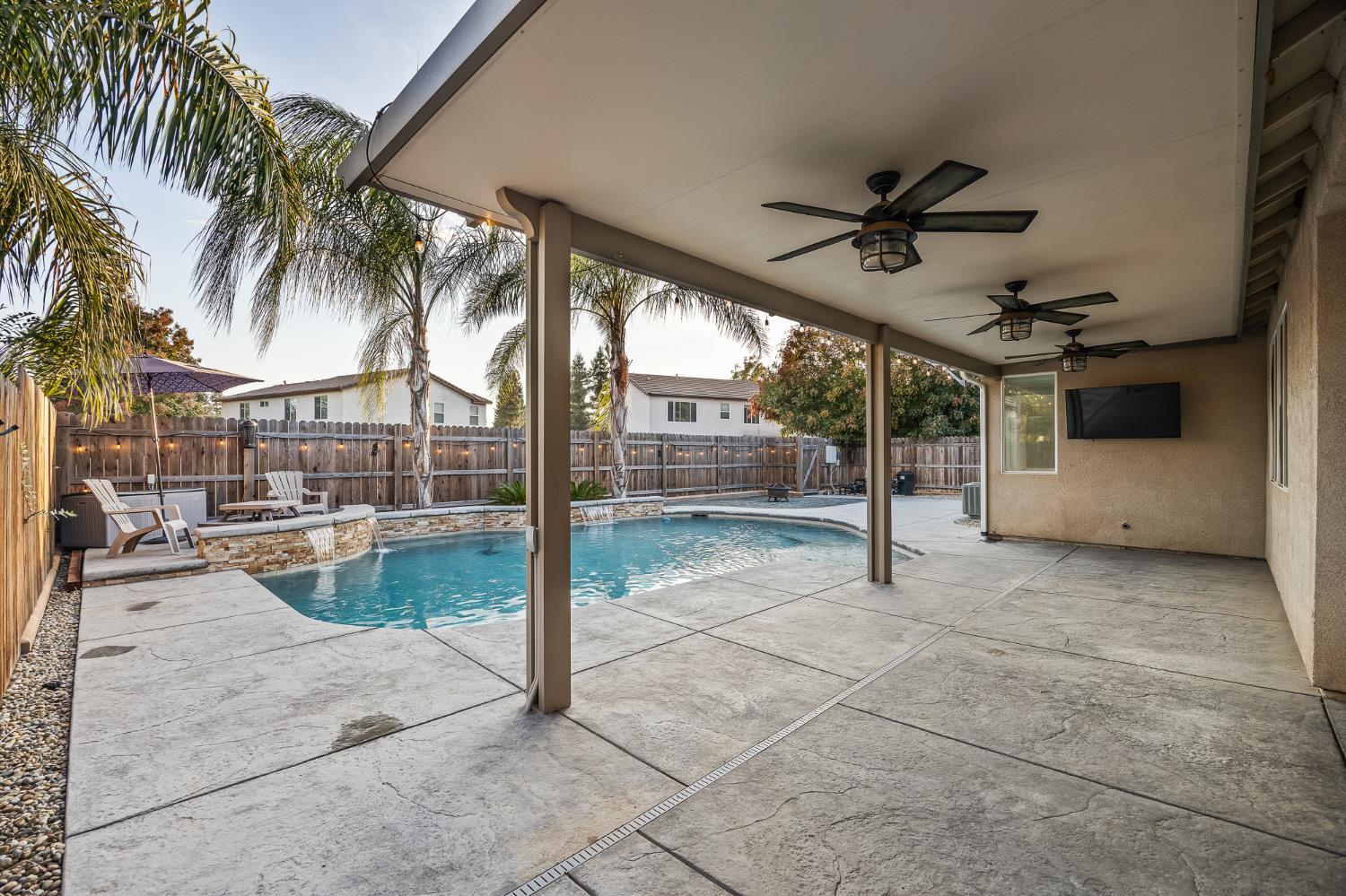 1486 Azalea St, Kingsburg, CA 93631