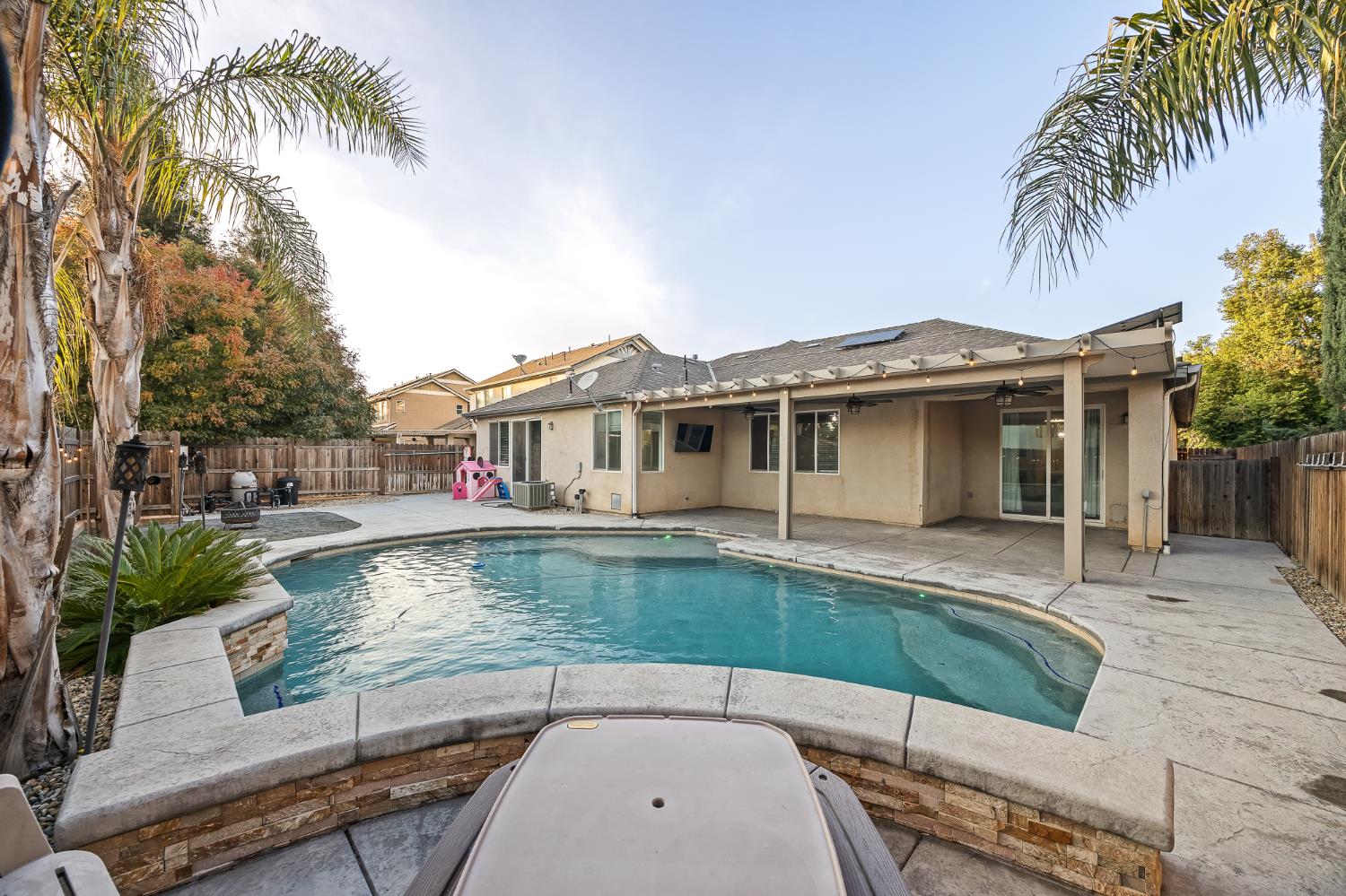 1486 Azalea St, Kingsburg, CA 93631